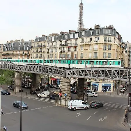 Eiffel Petit Louvre Hotel 3*